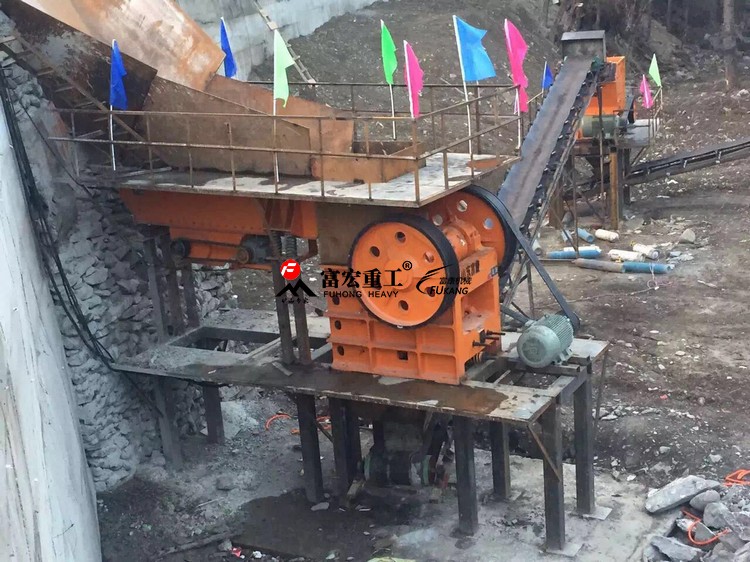 顎式破碎機使用現場