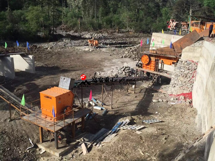 破碎+顎破機組工作現場